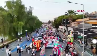 Kuşadası Sokak Festivali Renkli Bir Kortejle Başladı